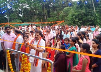 ದಾರಂದಕುಕ್ಕು: ವಿವಾದಿತ ಬಸ್ ತಂಗುದಾಣ ಉದ್ಘಾಟನೆ