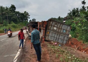 ಬುಡೋಳಿ: ನಿಯಂತ್ರಣ ತಪ್ಪಿ ಕಂಟೈನರ್ ಪಲ್ಟಿ..!!