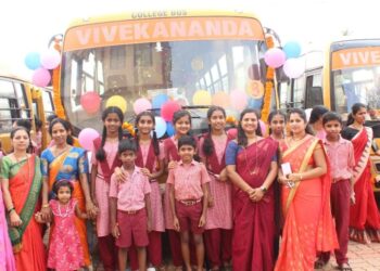 ತೆಂಕಿಲ: ವಿವೇಕಾನಂದ ಆಂಗ್ಲ ಮಾಧ್ಯಮ ಶಾಲೆಯಲ್ಲಿ ಶಾರದಾ ಪೂಜೆ, ಅಕ್ಷರಾಭ್ಯಾಸ ಮತ್ತು ಶಾಲಾ ವಾಹನ ಪೂಜೆ