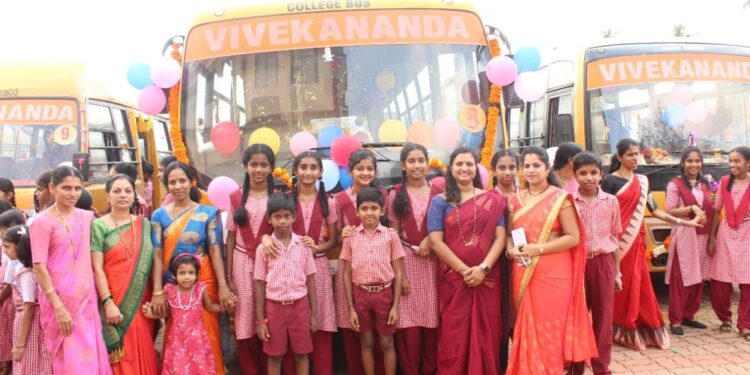 ತೆಂಕಿಲ: ವಿವೇಕಾನಂದ ಆಂಗ್ಲ ಮಾಧ್ಯಮ ಶಾಲೆಯಲ್ಲಿ ಶಾರದಾ ಪೂಜೆ, ಅಕ್ಷರಾಭ್ಯಾಸ ಮತ್ತು ಶಾಲಾ ವಾಹನ ಪೂಜೆ