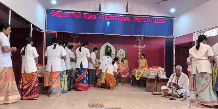 ನರಿಮೊಗರು: ಸಾಂದೀಪನಿ ಗ್ರಾಮೀಣ ವಿದ್ಯಾಸಂಸ್ಥೆಯಲ್ಲಿ ಶಾರದಾ ಪೂಜೆ