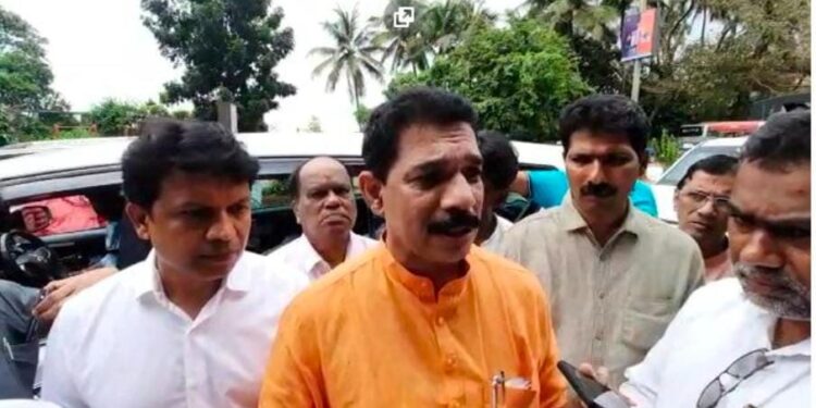 ಅಧಿಕಾರಿಗಳು ರಾತ್ರಿ ಹೋರಾಟಗಾರರ ಮನೆಗೆ ತೆರಳಿ ನೋಟಿಸ್ ನೀಡಿದ್ದರೆ ಅದು ಸರಿಯಲ್ಲ..!!- ನಳಿನ್ ಕುಮಾರ್ ಕಟೀಲ್