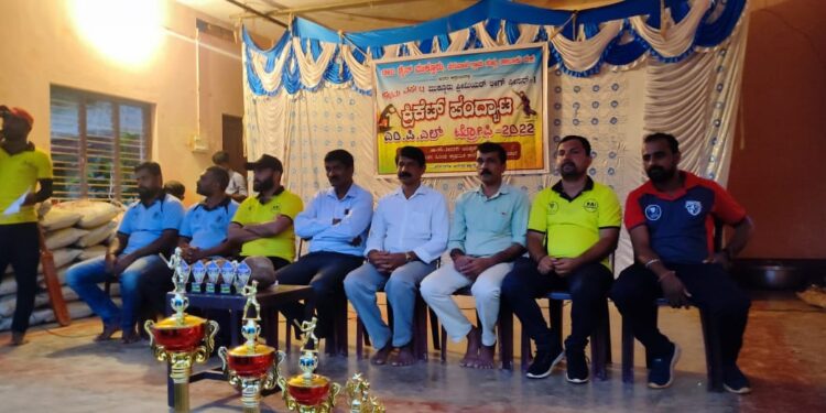 ಮುಕ್ಕೂರು : ಪ್ರಥಮ ವರ್ಷದ ಎಂ.ಪಿ.ಎಲ್ ಕ್ರಿಕೆಟ್ ಪಂದ್ಯಾಕೂಟ :; ಕಾನಾವು ಶ್ರೀ ವಾರಿಯರ್ಸ್‌ ಗೆ ಚಾಂಪಿಯನ್ ಪಟ್ಟ, ಕನ್ನೆಜಾಲು ರೈ ರೈಡರ್ಸ್ ದ್ವಿತೀಯ