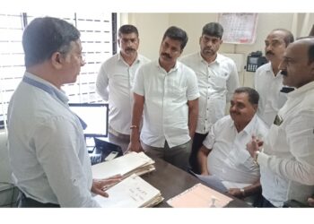 ಬಂಟ್ವಾಳ:  ಆರ್.ಟಿ.ಒ ಕಚೇರಿಗೆ ಮಾಜಿ ಸಚಿವ ರಮಾನಾಥ ರೈ ಧಿಡೀರ್ ಭೇಟಿ..!!