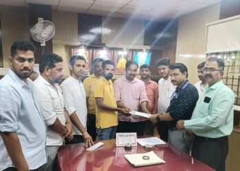 ಪುತ್ತೂರು: ವಾಹನ ಮಾಲೀಕರಿಗೆ ಅರ್ಹತಾ ಪತ್ರ ಪಡೆಯಲು ದುಬಾರಿ ವೆಚ್ಚದ ರೆಟ್ರೋ ರಿಪ್ಲೆಕ್ಟೆರ್ : ರದ್ದುಗೊಳಿಸುವಂತೆ ಸಾರಿಗೆ ಇಲಾಖಾ ಅಧಿಕಾರಿಗಳಿಗೆ ಯೂತ್ ಕಾಂಗ್ರೆಸ್ ವತಿಯಿಂದ ಮನವಿ