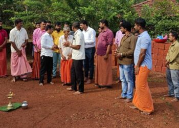 ಈಶ್ವರಮಂಗಲ: ಅಪಘಾತದಲ್ಲಿ ಸಾವನ್ನಪ್ಪಿದ ದೇವಿಪ್ರಸಾದ್ ಶೆಟ್ಟಿ ರವರ ಕನಸಿನ ಮನೆ ನಿರ್ಮಾಣಕ್ಕೆ ಮುಂದಾದ ಹಿಂ.ಜಾ.ವೇ. :; ‘ಜಾಗರಣ ಪಟಾಕಿ ಮಳಿಗೆ’ಯಲ್ಲಿ ಬರುವ ಲಾಭಾಂಶ ಮನೆ ನಿರ್ಮಾಣ ಕಾರ್ಯಕ್ಕೆ ವಿನಿಯೋಗ..