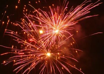 ದೀಪಾವಳಿ ವೇಳೆ ಪಟಾಕಿ ಹೊಡೆಯಲು ಸಮಯ ನಿಗದಿ :; ರಾಜ್ಯ ಮಾಲಿನ್ಯ ನಿಯಂತ್ರಣ ಮಂಡಳಿಯಿಂದ ಸುತ್ತೋಲೆ