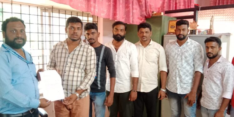 ಈಶ್ವರಮಂಗಲ : ದೈವಕ್ಕೆ ಸಂಬಂಧಪಟ್ಟ ಜಾಗದಲ್ಲಿ ದಫನ ಭೂಮಿ ನಿರ್ಮಾಣ ಉದ್ದೇಶದಿಂದ ನಿರಪೇಕ್ಷಣಾ ಪತ್ರಕ್ಕಾಗಿ ಅರ್ಜಿ : ಪತ್ರ ನೀಡದಂತೆ ಹಿಂ.ಜಾ.ವೇ.ಯಿಂದ ಅಭಿವೃದ್ಧಿ ಅಧಿಕಾರಿಗೆ ಮನವಿ