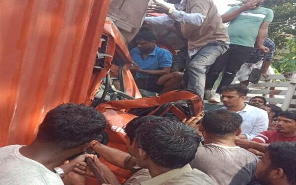 ಸುಳ್ಯ: ಲಾರಿ, ಬಸ್ ನಡುವೆ ಡಿಕ್ಕಿ: ಹಲವರಿಗೆ ಗಾಯ :; ರಾಡ್ ಕತ್ತರಿಸಿ ಚಾಲಕನನ್ನು ಹೊರ ತೆಗೆದ ಸ್ಥಳೀಯರು