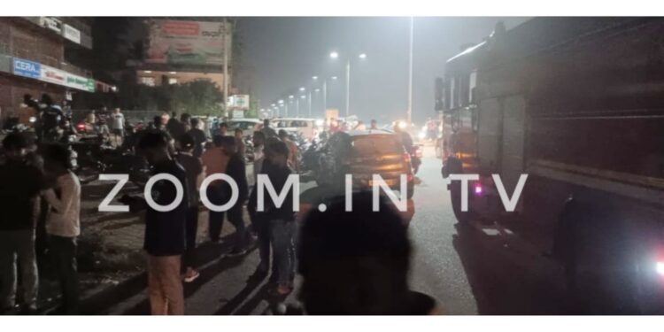 ಪುತ್ತೂರು: ಪಟಾಕಿ ಶೇಖರಿಸಿಟ್ಟಿದ್ದ ಗೋಡಾನ್ ಗೆ ಬೆಂಕಿ ತಗುಲಿ ಪಟಾಕಿ ಸ್ಫೋಟ :; ಅಗ್ನಿಶಾಮಕ ದಳದಿಂದ ಕಾರ್ಯಾಚರಣೆ..!!!