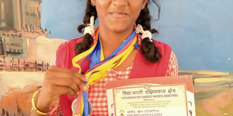 ವಿದ್ಯಾಭಾರತಿ ಕ್ರೀಡಾಕೂಟದಲ್ಲಿ ತೆಂಕಿಲ, ವಿವೇಕಾನಂದ ಆಂಗ್ಲ ಮಾಧ್ಯಮ ಶಾಲಾ 8ನೇ ತರಗತಿ ವಿದ್ಯಾರ್ಥಿನಿ ಡಿಂಪಲ್ ಶೆಟ್ಟಿ ರಾಷ್ಟ್ರಮಟ್ಟಕ್ಕೆ ಆಯ್ಕೆ