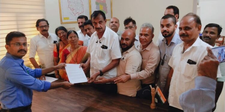 ಕಾಣಿಯೂರಿನಲ್ಲಿ ನಡೆದ ಹಿಂದೂ ಸಮಾವೇಶದಲ್ಲಿ ದ್ವೇಷ ಭಾಷಣ ಆರೋಪ : ಕಾಂಗ್ರೆಸ್ ನಿಂದ ಹಿಂದೂ ಮುಖಂಡರ ವಿರುದ್ಧ ಠಾಣೆಗೆ ದೂರು