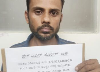 ಪ್ರಿಯಕರನೊಂದಿಗೆ ಏಕಾಂತದಲ್ಲಿದ್ದ ವೇಳೆ ಎಂಟ್ರಿ ಕೊಟ್ಟ ಗಂಡ : ತಪ್ಪಿಸಿಕೊಳ್ಳೋ ಭರದಲ್ಲಿ ಪ್ರಿಯಕರ ಮಾಡಿದ ಎಡವಟ್ಟು..!!??