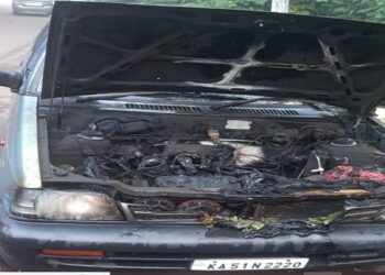 ಸುಳ್ಯ: ಚಲಿಸುತ್ತಿದ್ದ ವೇಳೆ ಹೊತ್ತಿ ಉರಿದ ಕಾರು : ಚಾಲಕ ಅಪಾಯದಿಂದ ಪಾರು