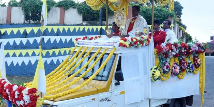 ವಿಟ್ಲ: ಶೋಕ ಮಾತೆಯ ಚರ್ಚ್ ನ ಪರಮಪ್ರಸಾದ ಮೆರವಣಿಗೆ