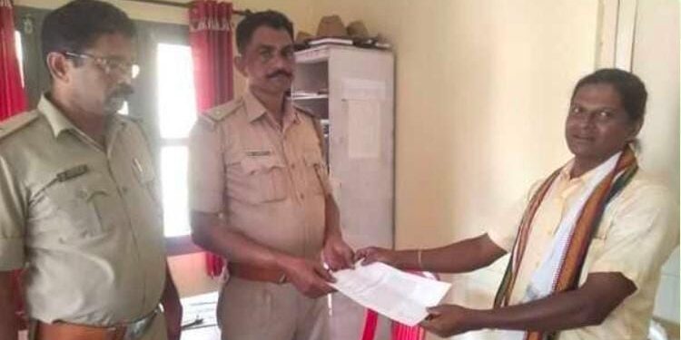 ಕಡಬ: ದೈವಾರಾಧನೆ, ದೈವನರ್ತಕರ ಬಗ್ಗೆ ಮಾಜಿ ಸಚಿವೆ ವಿವಾದಾತ್ಮಕ ಹೇಳಿಕೆ ಹಿನ್ನೆಲೆ : ಎಸ್.ಐ ಮೂಲಕ ಪೊಲೀಸ್ ಅಧೀಕ್ಷಕರಿಗೆ ದೂರು ನೀಡಿದ ಕಾಣಿಯೂರು ಗ್ರಾ.ಪಂ. ಸದಸ್ಯ ಲೋಕಯ್ಯ