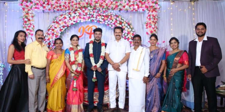 ಪುತ್ತೂರು: ನಗರಸಭಾ ಸದಸ್ಯ ಪದ್ಮನಾಭ ನಾಯ್ಕ್ ರವರ ಪುತ್ರಿಯ ನಿಶ್ಚಿತಾರ್ಥ ಕಾರ್ಯಕ್ರಮ : ಶಾಸಕ ಸಂಜೀವ ಮಠಂದೂರು ಸಹಿತ ಹಲವು ಗಣ್ಯರು ಭಾಗಿ