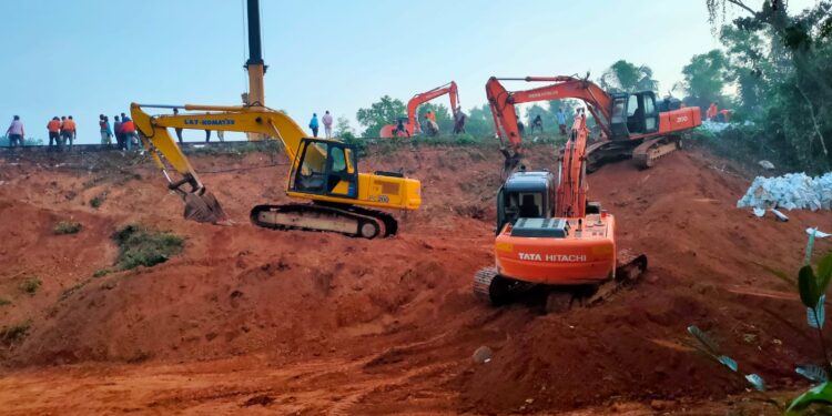 ಎಪಿಎಂಸಿ ರೈಲ್ವೆ ಅಂಡರ್ ಪಾಸ್ : ಹಳಿ ತೆರವು ಮಾಡಿ ನಡೆಯುತ್ತಿದೆ ರಸ್ತೆ ಸಂಪರ್ಕದ ಕಾಮಗಾರಿ