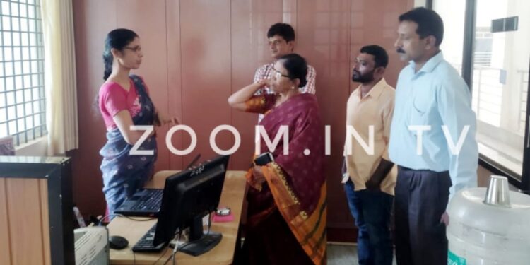 ಬೆಂಗಳೂರಿನಲ್ಲಿ ಮತದಾರ ಪಟ್ಟಿಯಿಂದ ಲಕ್ಷಾಂತರ ಮತದಾರರನ್ನು ತೆಗೆದು ಹಾಕಿದ ಹಿನ್ನೆಲೆ : ಪುತ್ತೂರಿನ ಚುನಾವಣಾ ಕಛೇರಿಗೆ ಮಾಜಿ ಶಾಸಕಿ ಶಕುಂತಲಾ ಶೆಟ್ಟಿ ದಿಢೀರ್ ಭೇಟಿ