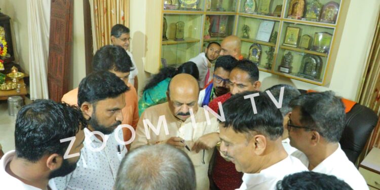 ಕಾರಿಂಜ ಕ್ಷೇತ್ರದ ಸುತ್ತಮುತ್ತ ನಡೆಯುತ್ತಿರುವ ಅಕ್ರಮ ಗಣಿಗಾರಿಕೆ ವಿಚಾರ : ಸಿ.ಎಂ. ಬೊಮ್ಮಾಯಿ ರನ್ನು ಭೇಟಿಯಾದ ಹಿಂ.ಜಾ.ವೇ. ಪ್ರಮುಖರು