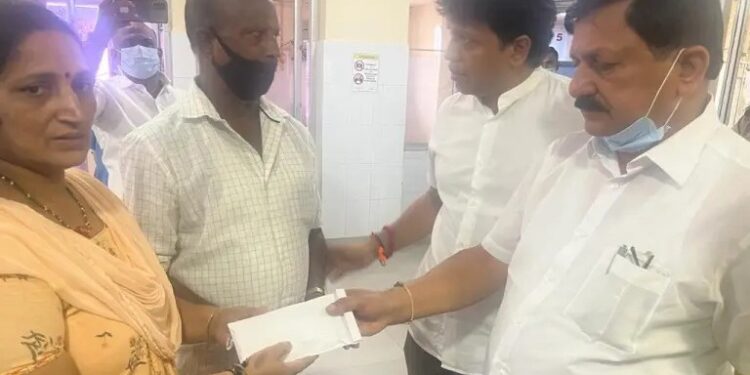 ಮಂಗಳೂರು: ಬ್ಲಾಸ್ಟ್ ನಲ್ಲಿ ಗಾಯಗೊಂಡಿದ್ದ ಆಟೋಚಾಲಕನಿಗೆ ಗೃಹಸಚಿವರಿಂದ ಹಣಕಾಸಿನ ನೆರವು