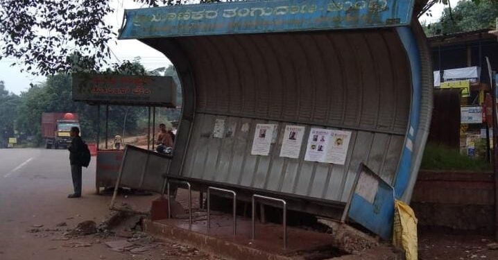 ಕುಂಬ್ರ: ಬಸ್ ತಂಗುದಾಣಕ್ಕೆ ವಾಹನ ಡಿಕ್ಕಿಯಾಗಿ ಹಾನಿ..!!