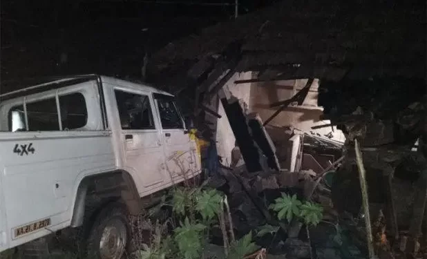 ಬಂಟ್ವಾಳ: ಕಾರು –ಪಿಕಪ್‌ ನಡುವೆ ಡಿಕ್ಕಿ : ಮನೆಗೆ ಹಾನಿ