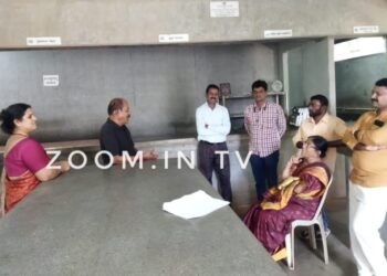 ಸಂಬಳ ನೀಡದ ಹಿನ್ನೆಲೆ ಇಂದಿರಾ ಕ್ಯಾಂಟೀನ್ ಸಿಬ್ಬಂದಿಗಳ ಮುಷ್ಕರ: ಮಾಜಿ ಶಾಸಕಿ ಸಮ್ಮುಖದಲ್ಲಿ ಮಾತುಕತೆ ಫಲಪ್ರದ:; ಒಂದು ತಿಂಗಳ ಸಂಬಳ ನೀಡಲು ಒಪ್ಪಿದ ಅಧಿಕಾರಿಗಳು : ನಾಳೆಯಿಂದ ಕ್ಯಾಂಟೀನ್ ಪುನರಾರಂಭ.!