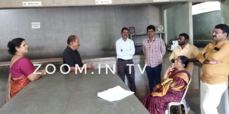 ಸಂಬಳ ನೀಡದ ಹಿನ್ನೆಲೆ ಇಂದಿರಾ ಕ್ಯಾಂಟೀನ್ ಸಿಬ್ಬಂದಿಗಳ ಮುಷ್ಕರ: ಮಾಜಿ ಶಾಸಕಿ ಸಮ್ಮುಖದಲ್ಲಿ ಮಾತುಕತೆ ಫಲಪ್ರದ:; ಒಂದು ತಿಂಗಳ ಸಂಬಳ ನೀಡಲು ಒಪ್ಪಿದ ಅಧಿಕಾರಿಗಳು : ನಾಳೆಯಿಂದ ಕ್ಯಾಂಟೀನ್ ಪುನರಾರಂಭ.!