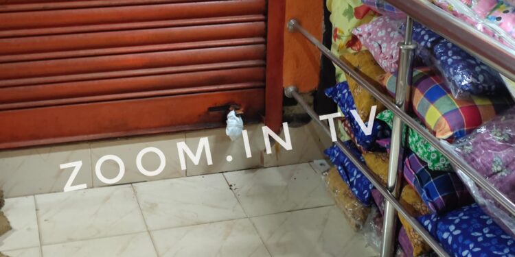 ಮತದಾರರ ಗುರುತಿನ ಚೀಟಿ ಅನಧಿಕೃತ ವಿತರಣೆ ಆರೋಪ : ಪುತ್ತೂರಿನ ಜನಸೇವಾ ಕೇಂದ್ರಕ್ಕೆ ಎಸಿ, ತಹಶೀಲ್ದಾರ್ ದಾಳಿ..!!!