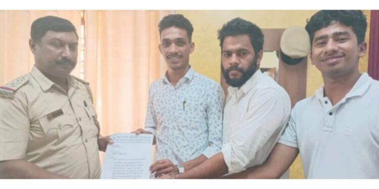 ಪುತ್ತೂರು: ‘ಲವ್ ಜಿಹಾದ್‌’ ಸಂಬಂಧಿಸಿದ ಬ್ಯಾನರ್ ತೆರವುಗೊಳಿಸುವಂತೆ ಎನ್‌ಎಸ್‌ಯುಐ ಯಿಂದ ಪೊಲೀಸರಿಗೆ ಮನವಿ