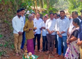 ಚಂದಳಿಕೆ: ರಸ್ತೆ ಅಭಿವೃದ್ಧಿ ಕಾಮಗಾರಿಗೆ ಗುದ್ದಲಿ ಪೂಜೆ