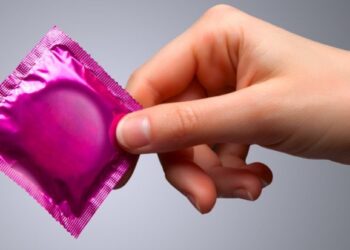 ವಿದ್ಯಾರ್ಥಿಗಳ ಬ್ಯಾಗ್ ಪರಿಶೀಲನೆಗೆ ಇಳಿದ ಶಿಕ್ಷಕರಿಗೆ ಶಾಕ್ : ಕಾಂಡೋಮ್, ಗರ್ಭನಿರೋಧಕ ಮಾತ್ರೆ ಪತ್ತೆ..!!!