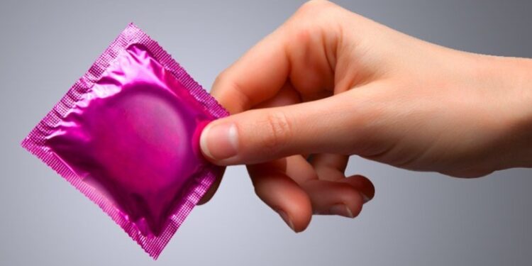 ವಿದ್ಯಾರ್ಥಿಗಳ ಬ್ಯಾಗ್ ಪರಿಶೀಲನೆಗೆ ಇಳಿದ ಶಿಕ್ಷಕರಿಗೆ ಶಾಕ್ : ಕಾಂಡೋಮ್, ಗರ್ಭನಿರೋಧಕ ಮಾತ್ರೆ ಪತ್ತೆ..!!!