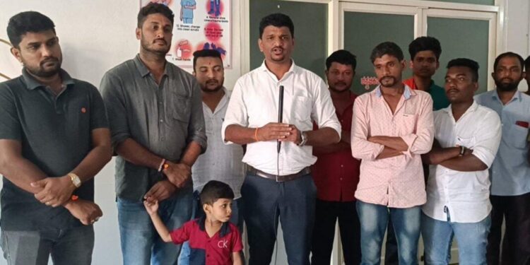 ಸುಬ್ರಹ್ಮಣ್ಯ: ಯುವಕನ ಮೇಲೆ ಹಲ್ಲೆ ವಿಚಾರ : ಪೊಲೀಸ್ ಸಿಬ್ಬಂದಿಯ ವಿರುದ್ದ ಕೇಸ್ ದಾಖಲಿಸಿ ಕ್ರಮಕೈಗೊಳ್ಳದಿದ್ದರೆ ಠಾಣೆಗೆ ಮುತ್ತಿಗೆ- ಚಿನ್ಮಯ್ ಈಶ್ವರಮಂಗಲ