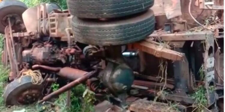 ಮಂಗಳೂರು: ಟಿಪ್ಪರ್-ಲಾರಿ ನಡುವೆ ಡಿಕ್ಕಿ : ಚಾಲಕರಿಬ್ಬರು ಮೃತ್ಯು..!!