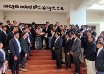 ಪುಂಜಾಲಕಟ್ಟೆ ಪೊಲೀಸರಿಂದ ವಕೀಲರ ಮೇಲೆ ದೌರ್ಜನ್ಯ ಆರೋಪ : ಸೂಕ್ತ ಕ್ರಮಕೈಗೊಳ್ಳುವಂತೆ ಪುತ್ತೂರು ವಕೀಲ ಸಂಘದಿಂದ ತಾಲೂಕು ಅಧಿಕಾರಿಗಳ ಮೂಲಕ ಗೃಹ ಸಚಿವರಿಗೆ ಮನವಿ