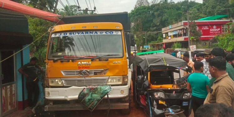 ಬಂಟ್ವಾಳ: ರಿಕ್ಷಾಕ್ಕೆ ಟಿಪ್ಪರ್ ಡಿಕ್ಕಿ : ವೃದ್ಧ ಮಹಿಳೆಗೆ ಗಂಭೀರ ಗಾಯ..!!