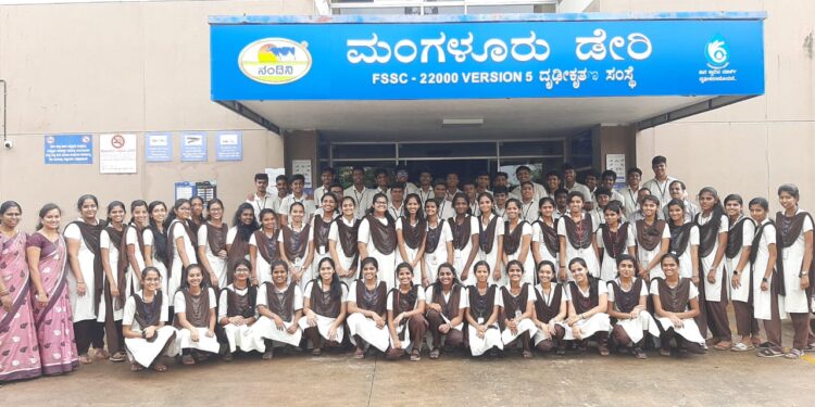 ವಿವೇಕಾನಂದ ಪದವಿಪೂರ್ವ ಕಾಲೇಜಿನ ವಾಣಿಜ್ಯ ವಿಭಾಗದ ವಿದ್ಯಾರ್ಥಿಗಳಿಂದ ಕೈಗಾರಿಕಾ ಭೇಟಿ