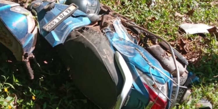 ಕೊಡಾಜೆ: ಸ್ಕೂಟರ್ ಗೆ ಕಾರು ಡಿಕ್ಕಿ : ದ್ವಿಚಕ್ರ ವಾಹನ ಸವಾರನಿಗೆ ಗಾಯ