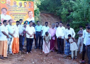 ವಿಟ್ಲ: ಪ.ಪಂ. ವ್ಯಾಪ್ತಿಯ ನೆತ್ರಕೆರೆ, ಕಡಂಬು ಅನ್ನಮೂಲೆ ರಸ್ತೆ ಕಾಂಕ್ರೀಟಿಕರಣಕ್ಕೆ ಗುದ್ದಲಿ ಪೂಜೆ