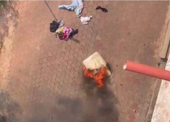 ಇಸ್ತ್ರಿಪೆಟ್ಟಿಗೆಯಿಂದ ಹಾಸಿಗೆಗೆ ಹೊತ್ತಿಕೊಂಡ ಬೆಂಕಿ : ತಪ್ಪಿದ ಅವಘಡ..!!