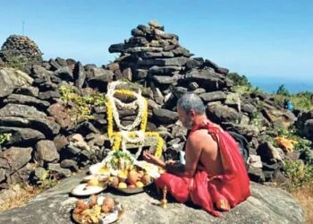 ಸುಬ್ರಹ್ಮಣ್ಯ : ಕುಮಾರಪರ್ವತದ ತುತ್ತ ತುದಿಯಲ್ಲಿರುವ ಕುಮಾರಪಾದಕ್ಕೆ ಪೂಜೆ