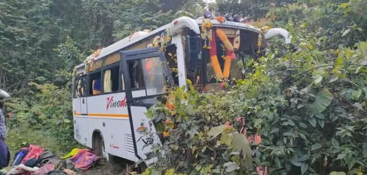 ಬೆಳ್ತಂಗಡಿ: ಶಬರಿಮಲೆ ಯಾತ್ರಿಕರ ಬಸ್ ಅಪಘಾತ : ಹಲವರಿಗೆ ಗಾಯ