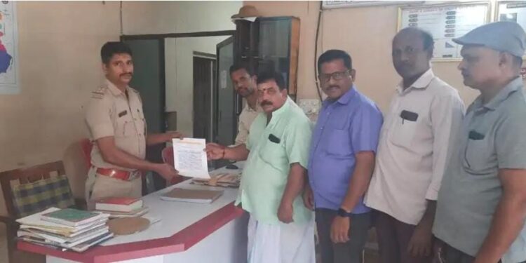 ಹಿಂದೂ ಧಾರ್ಮಿಕ ಭಾವನೆಗೆ ಧಕ್ಕೆ ಆರೋಪ : ಉಪವಲಯ ಅರಣ್ಯಾಧಿಕಾರಿ ವಿರುದ್ಧ ಕ್ರಮಕ್ಕೆ ಭಜನಾ ಪರಿಷತ್ ಮನವಿ