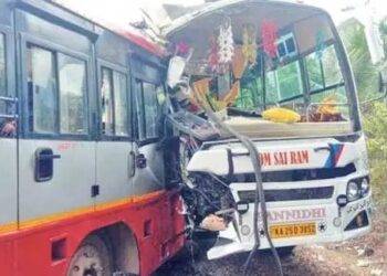 ಬೆಳ್ತಂಗಡಿ: ಮಕ್ಕಳ ಪ್ರವಾಸದ ಬಸ್‌ ಹಾಗೂ ಕೆ.ಎಸ್.ಆರ್.ಟಿ.ಸಿ ಬಸ್ ನಡುವೆ ಡಿಕ್ಕಿ: ಇಬ್ಬರಿಗೆ ಗಾಯ