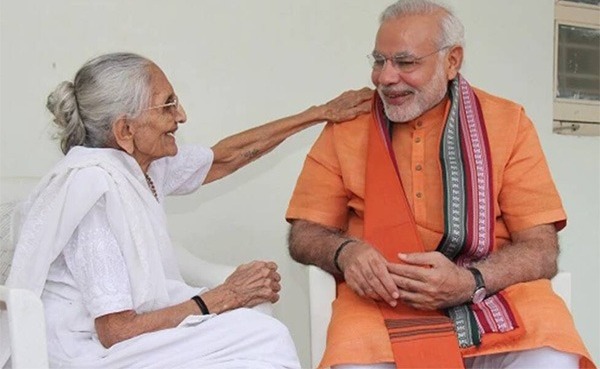 ಪ್ರಧಾನಿ ಮೋದಿ ತಾಯಿ ಹೀರಾಬೆನ್ ಆರೋಗ್ಯದಲ್ಲಿ ಏರುಪೇರು: ಆಸ್ಪತ್ರೆಗೆ ದಾಖಲು