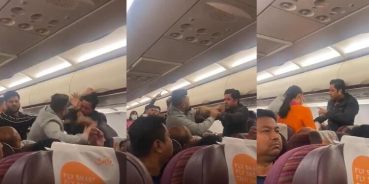 ಪ್ಲೈಟ್ ನಲ್ಲಿ ಫೈಟ್ : ಕೈ ತೋರಿಸಿ ಮಾತನಾಡಿದ ವಿಚಾರಕ್ಕೆ ಹೊಡೆದಾಟ ; ವೀಡಿಯೋ ವೈರಲ್..!!
