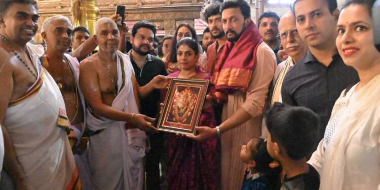 ಕಟೀಲು ಶ್ರೀ ದುರ್ಗಾಪರಮೇಶ್ವರಿ ದೇವಸ್ಥಾನಕ್ಕೆ ನಟ ಕಿಚ್ಚ ಸುದೀಪ್ ದಂಪತಿ ಭೇಟಿ