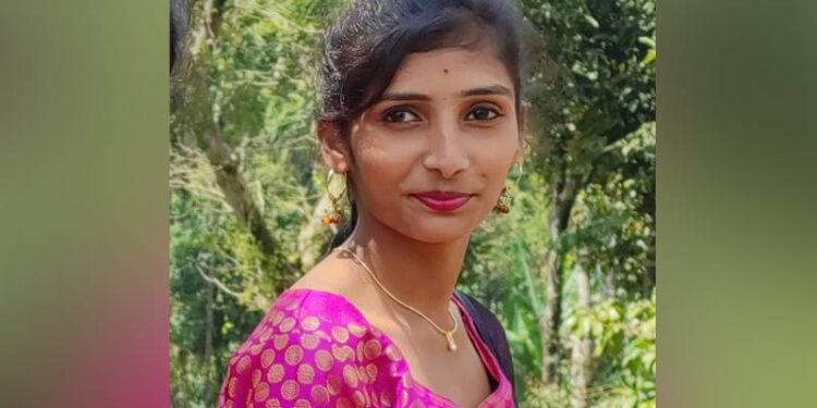 ಪ್ರೇಮ ವೈಫಲ್ಯ : ಕಳೆನಾಶಕ ಸೇವಿಸಿ ಅಪ್ರಾಪ್ತೆ ಆತ್ಮಹತ್ಯೆ ; ಡೆತ್‌ನೋಟ್ ನಲ್ಲಿ ಪ್ರಿಯಕರನ ಹೆಸರು..!!